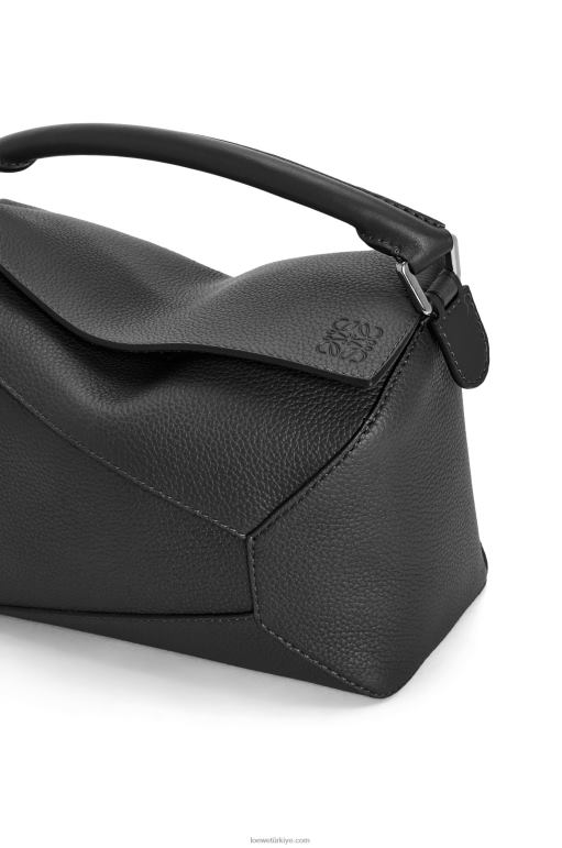 Loewe damarlı dana derisinden yapboz kenarlı çanta 02600540 erkekler siyah