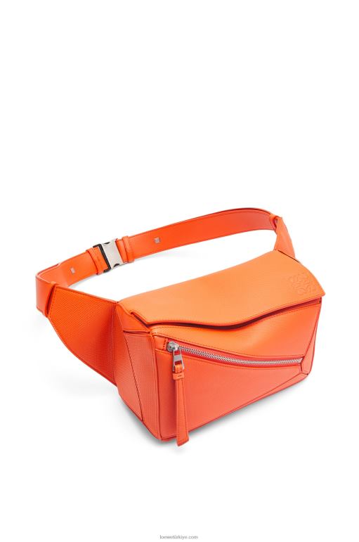 Loewe elmas dana derisinden küçük yapboz çanta 02600568 erkekler turuncu