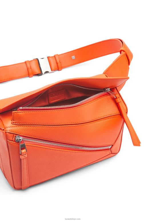 Loewe elmas dana derisinden küçük yapboz çanta 02600568 erkekler turuncu