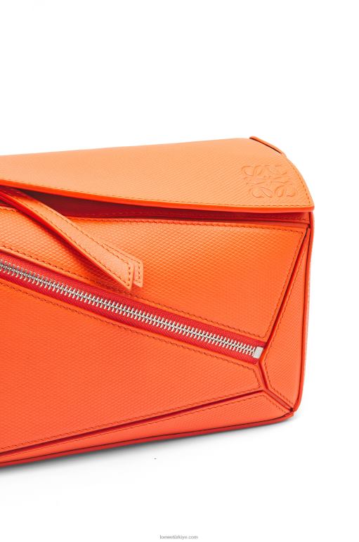 Loewe elmas dana derisinden küçük yapboz çanta 02600568 erkekler turuncu