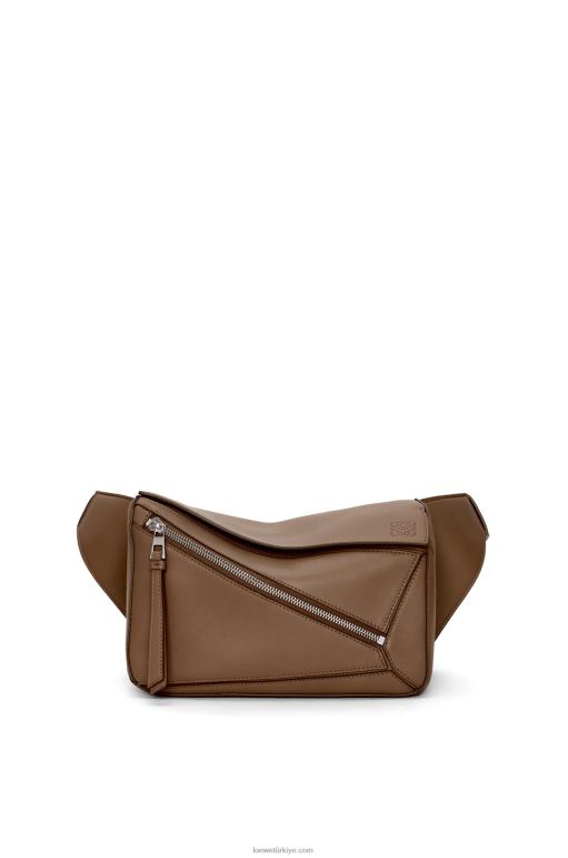 Loewe klasik dana derisinden küçük yapboz çanta 02600564 erkekler kış kahvesi
