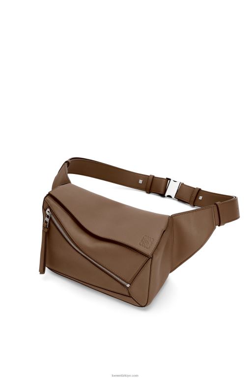 Loewe klasik dana derisinden küçük yapboz çanta 02600564 erkekler kış kahvesi