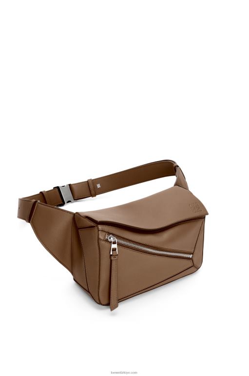 Loewe klasik dana derisinden küçük yapboz çanta 02600564 erkekler kış kahvesi
