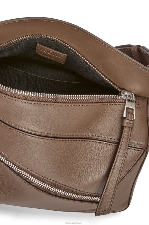 Loewe klasik dana derisinden küçük yapboz çanta 02600564 erkekler kış kahvesi