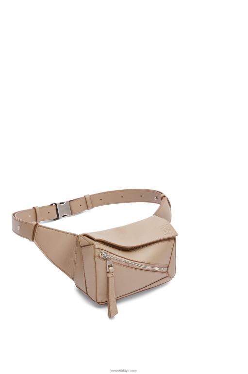 Loewe klasik dana derisinden mini puzzle bumbag 02600548 erkekler kum
