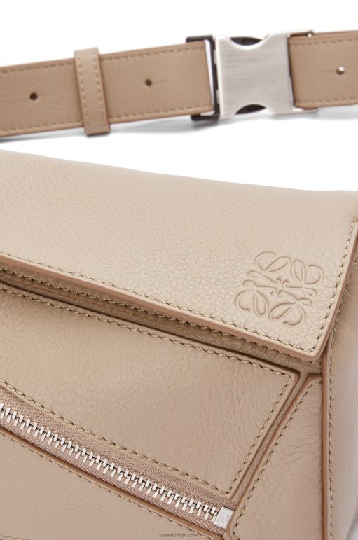 Loewe klasik dana derisinden mini puzzle bumbag 02600548 erkekler kum