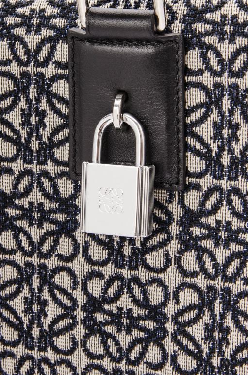 Loewe anagram jakarlı ve dana derisinden amazona 44 çanta 02600149 erkekler lacivert/siyah