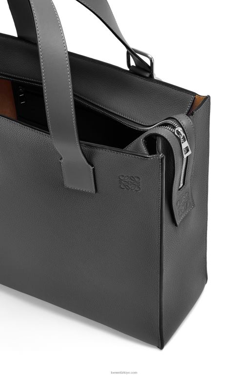 Loewe yumuşak damarlı dana derisinden tokalı fermuarlı tote 02600179 erkekler siyah