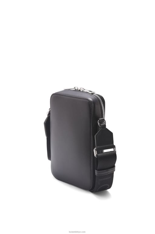 Loewe saten dana derisinden dikey çapraz cep 02600613 erkekler siyah