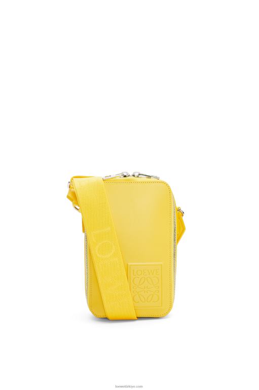 Loewe saten dana derisinden dikey çapraz cep 02600614 erkekler sarı