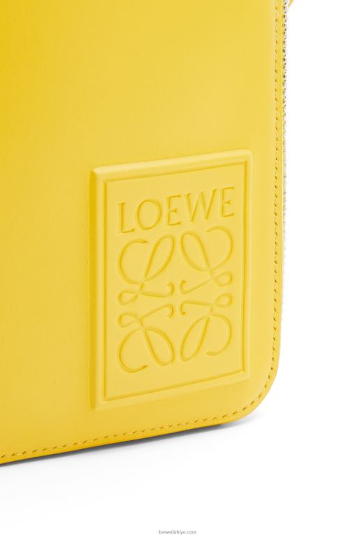 Loewe saten dana derisinden dikey çapraz cep 02600614 erkekler sarı