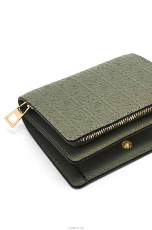 Loewe Kabartmalı ipek dana derisinden yinelenen kompakt fermuarlı cüzdan 026001278 kadınlar avokado yeşili