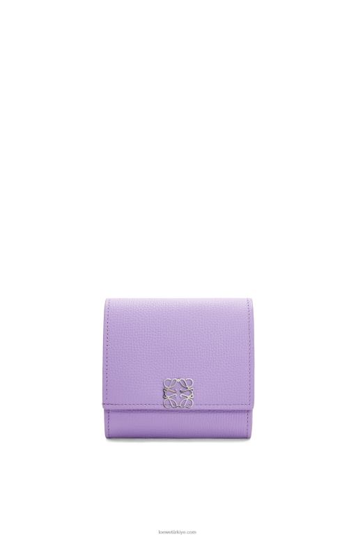 Loewe çakıl taneli dana derisinde anagram kompakt kapaklı cüzdan 026001236 kadınlar açık leylak rengi