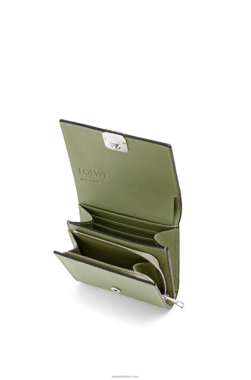 Loewe çakıl taneli dana derisinde anagram kompakt kapaklı cüzdan 026001248 kadınlar biberiye