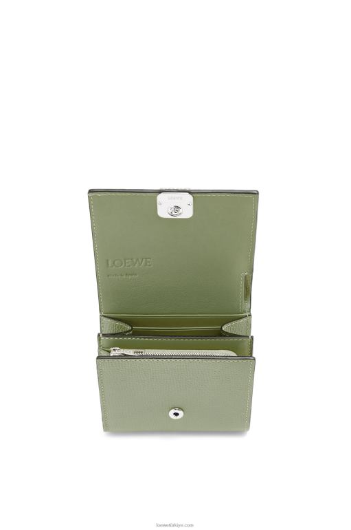 Loewe çakıl taneli dana derisinde anagram kompakt kapaklı cüzdan 026001248 kadınlar biberiye