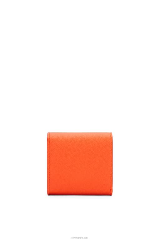 Loewe çakıl taneli dana derisinde anagram kompakt kapaklı cüzdan 026001294 kadınlar turuncu