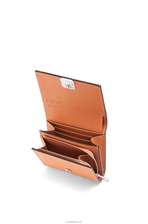 Loewe çakıl taneli dana derisinde anagram kompakt kapaklı cüzdan 026001307 kadınlar mercan resifi