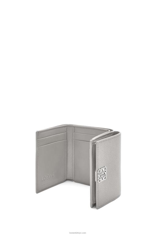Loewe çakıl taneli dana derisinden anagram üç katlı cüzdan 026001206 kadınlar inci grisi