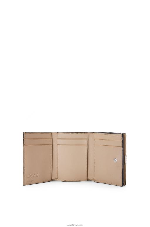 Loewe çakıl taneli dana derisinden anagram üç katlı cüzdan 026001214 kadınlar kum