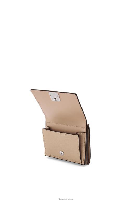 Loewe çakıl taneli dana derisinden anagram üç katlı cüzdan 026001214 kadınlar kum