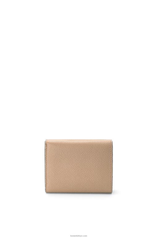 Loewe çakıl taneli dana derisinden anagram üç katlı cüzdan 026001214 kadınlar kum