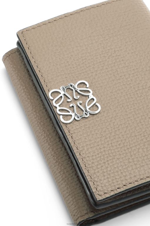 Loewe çakıl taneli dana derisinden anagram üç katlı cüzdan 026001214 kadınlar kum