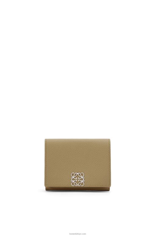 Loewe çakıl taneli dana derisinden anagram üç katlı cüzdan 026001290 kadınlar enginar yeşili