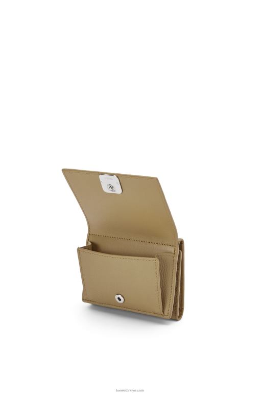 Loewe çakıl taneli dana derisinden anagram üç katlı cüzdan 026001290 kadınlar enginar yeşili