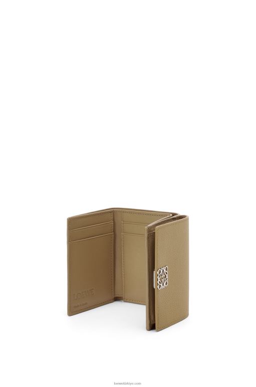 Loewe çakıl taneli dana derisinden anagram üç katlı cüzdan 026001290 kadınlar enginar yeşili