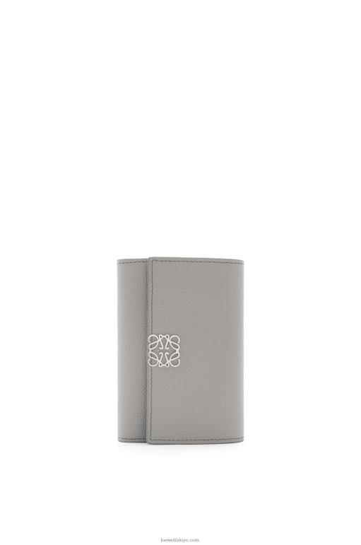 Loewe anagram çakıl taneli dana derisinden küçük dikey cüzdan 026001208 kadınlar inci grisi