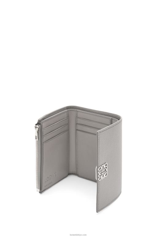 Loewe anagram çakıl taneli dana derisinden küçük dikey cüzdan 026001208 kadınlar inci grisi
