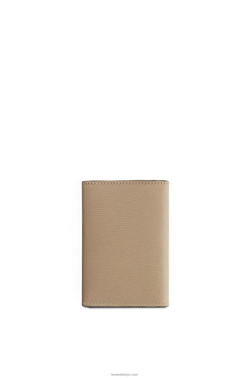 Loewe anagram çakıl taneli dana derisinden küçük dikey cüzdan 026001216 kadınlar kum