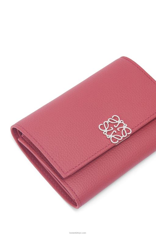 Loewe anagram çakıl taneli dana derisinden küçük dikey cüzdan 026001240 kadınlar erik gülü