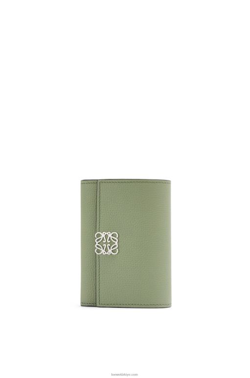 Loewe anagram çakıl taneli dana derisinden küçük dikey cüzdan 026001249 kadınlar biberiye