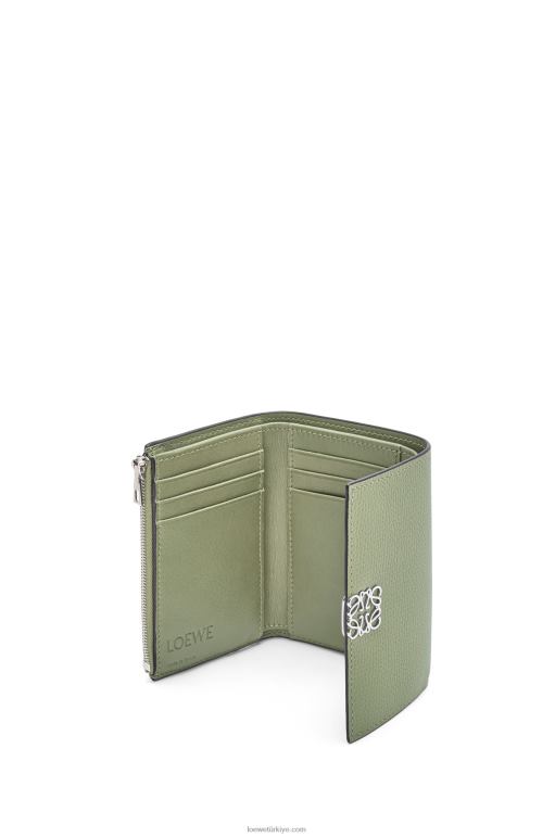 Loewe anagram çakıl taneli dana derisinden küçük dikey cüzdan 026001249 kadınlar biberiye