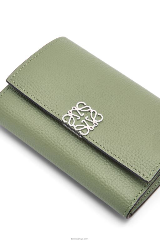 Loewe anagram çakıl taneli dana derisinden küçük dikey cüzdan 026001249 kadınlar biberiye