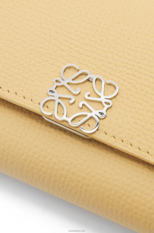 Loewe anagram çakıl taneli dana derisinden küçük dikey cüzdan 026001264 kadınlar koyu tereyağı