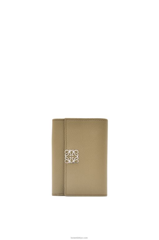 Loewe anagram çakıl taneli dana derisinden küçük dikey cüzdan 026001291 kadınlar enginar yeşili