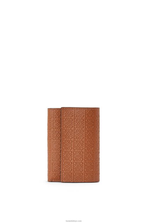 Loewe kabartmalı ipek dana derisinden tekrarlanan küçük dikey cüzdan 026001280 kadınlar bronzlaşmak