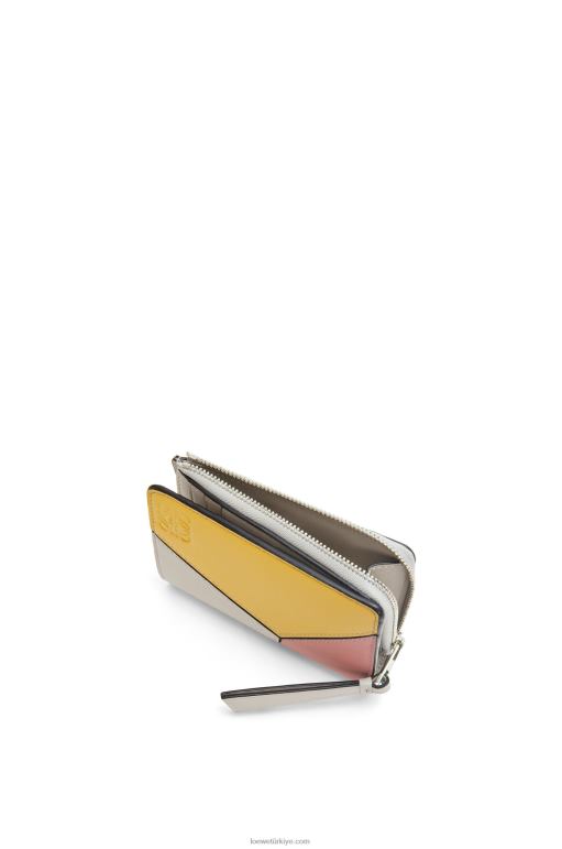 Loewe klasik buzağı bulmaca ince ikiye katlanır cüzdan 026001263 kadınlar hayalet/şeftali çiçeği