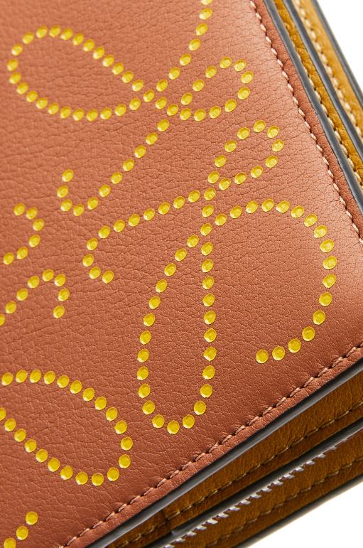 Loewe klasik dana derisinden marka kompakt fermuarlı cüzdan 026001301 kadınlar ten rengi/koyu sarı