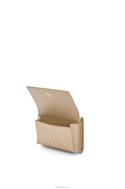 Loewe klasik dana derisinden salyangoz üç katlı cüzdan 026001300 kadınlar tozlu bej