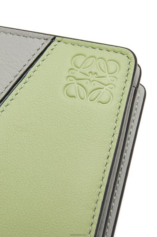Loewe klasik dana derisinden yapboz kompakt fermuarlı cüzdan 026001261 kadınlar kül grisi/açık seladonlar