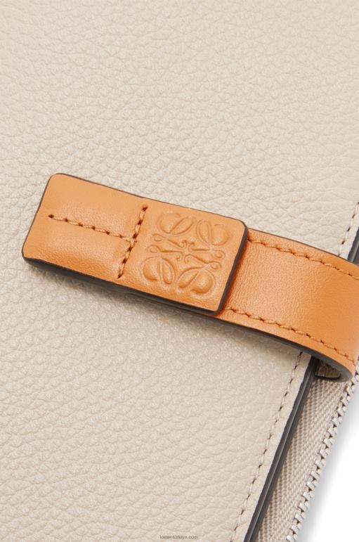Loewe yumuşak damarlı dana derisinden ince fermuarlı ikiye katlanmış cüzdan 026001220 kadınlar hafif yulaf/bal