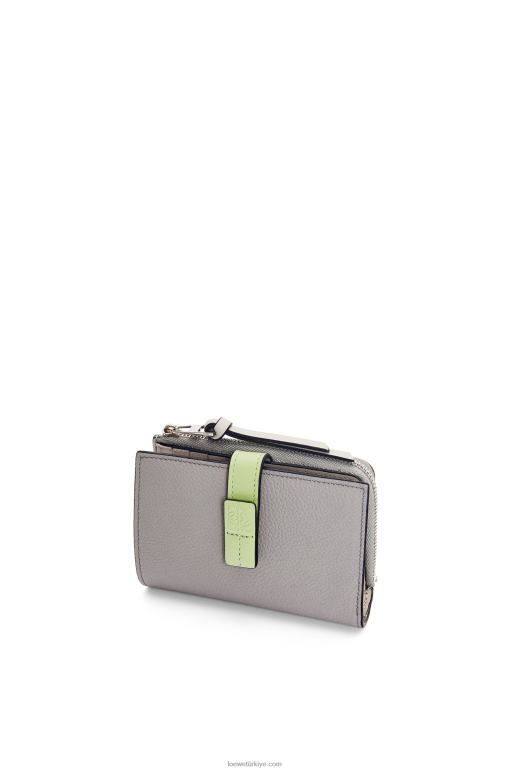 Loewe yumuşak damarlı dana derisinden ince fermuarlı ikiye katlanmış cüzdan 026001251 kadınlar inci grisi/açık soluk yeşil