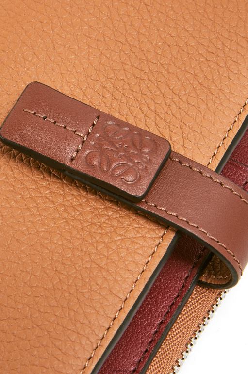 Loewe yumuşak damarlı dana derisinden ince fermuarlı ikiye katlanmış cüzdan 026001255 kadınlar hafif karamel/ceviz