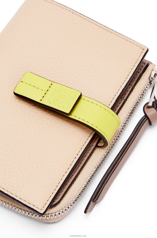 Loewe yumuşak damarlı dana derisinden ince fermuarlı ikiye katlanmış cüzdan 026001298 kadınlar çıplak/citronelle