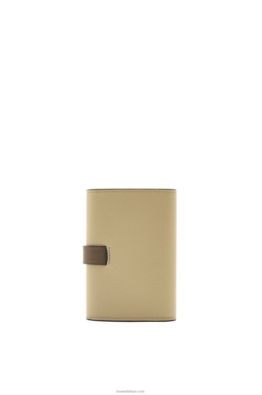 Loewe yumuşak damarlı dana derisinden küçük dikey cüzdan 026001210 kadınlar adaçayı yeşili/koyu haki yeşili