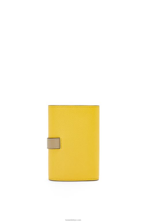 Loewe yumuşak damarlı dana derisinden küçük dikey cüzdan 026001282 kadınlar sarı/kil yeşili