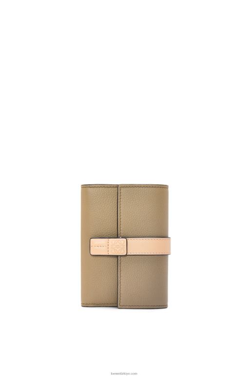 Loewe yumuşak damarlı dana derisinden küçük dikey cüzdan 026001287 kadınlar enginar yeşili/tozlu bej